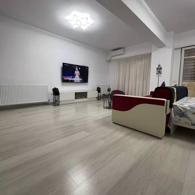 Alquiler a largo plazo de un piso de 2 habitaciones, 60 m², Constanza, Rumanía