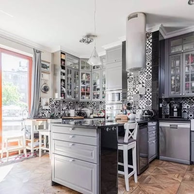 Long-term rental of a 3-room apartment, 110 m², in Śródmieście Południowe, Warsaw, Poland