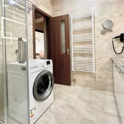 Долгосрочная аренда 4-комнатной квартиры, 100 м², Coresi, Брашов, Румыния