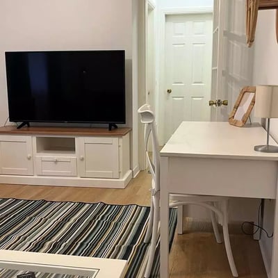 Alquiler a largo plazo de un piso de 2 habitaciones, 55 m², en el distrito City Center, Constanza, Rumanía