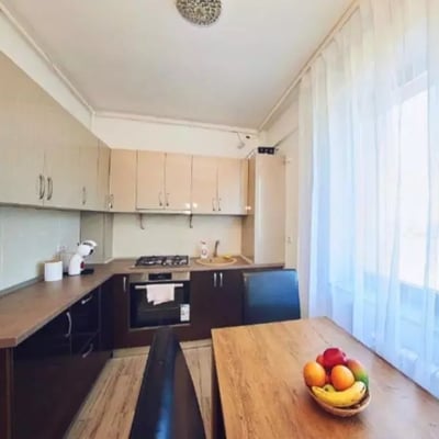 Долгосрочная аренда 3-комнатной квартиры, 100 м², в районе Mamaia, Констанца, Румыния
