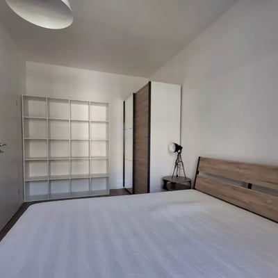 Location longue durée d’un appartement de 2 pièces, 44 m², à Stare Miasto, Cracovie, Pologne