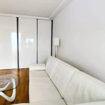 Alquiler a largo plazo de un piso de 2 habitaciones, 52 m², en Belvile, Nuevo Belgrado, Serbia