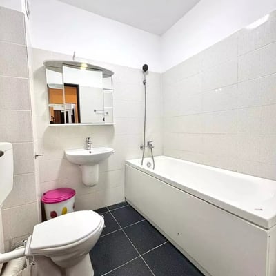 Alquiler a largo plazo de un piso de 3 habitaciones, 94 m², en Chiajna, sector 6, Bucarest, Rumanía
