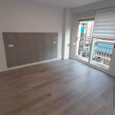 Location longue durée d’un appartement de 3 chambres, 90 m², à Alicante, Espagne