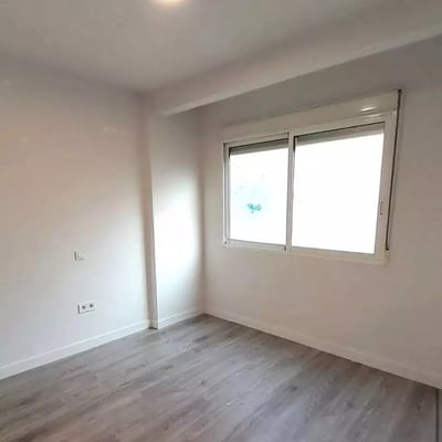 Location longue durée d’un appartement de 3 chambres, 90 m², à Alicante, Espagne