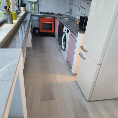 Долгосрочная аренда 3-комнатной квартиры, 100 м², в районе Tomis Plus, Констанца, Румыния