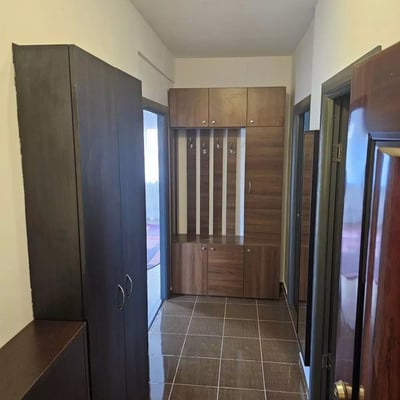 Alquiler a largo plazo de un piso de 2 habitaciones, 48 m², distrito Chiajna, Bucarest, Rumanía