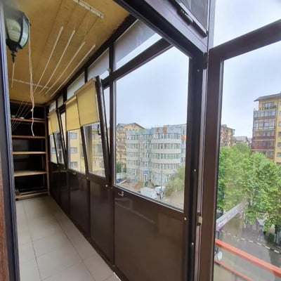 Alquiler a largo plazo de un piso de 2 habitaciones, 48 m², distrito Chiajna, Bucarest, Rumanía