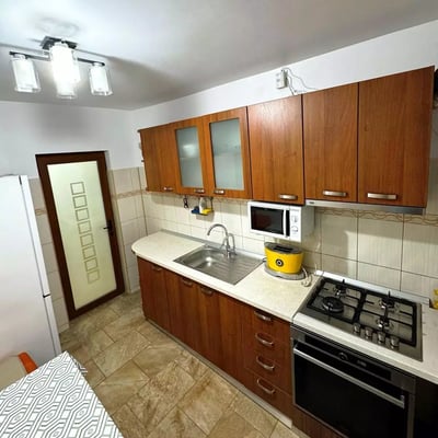 Alquiler a largo plazo de un piso de 2 habitaciones, 50 m², Constanza, Rumanía