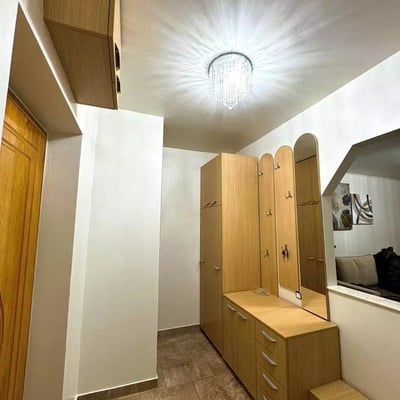 Alquiler a largo plazo de un piso de 2 habitaciones, 50 m², Constanza, Rumanía