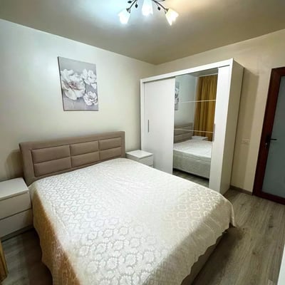 Alquiler a largo plazo de un piso de 2 habitaciones, 50 m², Constanza, Rumanía