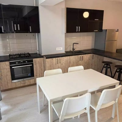 Location longue durée d’un appartement de 2 pièces, 57 m², à Constanța, Roumanie
