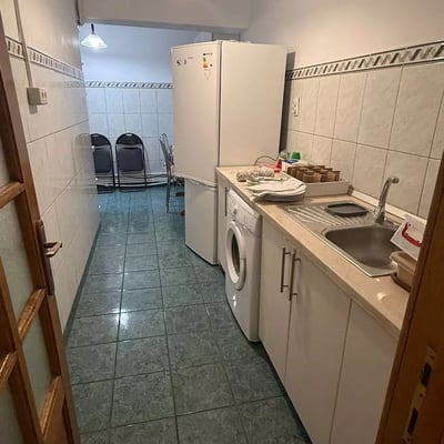 Location longue durée d’un appartement de 4 pièces, 85 m², à Tomis II, Constanța, Roumanie