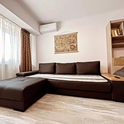 Alquiler a largo plazo de un apartamento tipo estudio, 41 m², en Casa de Cultură, Constanza, Rumanía