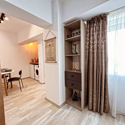 Alquiler a largo plazo de un apartamento tipo estudio, 41 m², en Casa de Cultură, Constanza, Rumanía