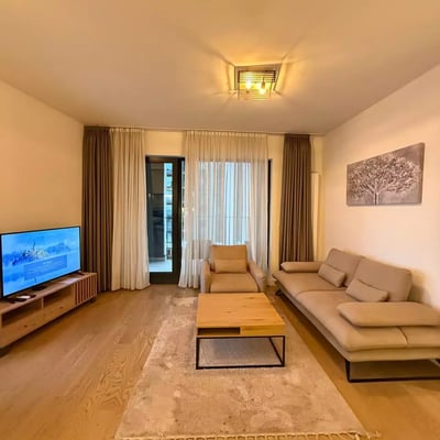 Alquiler a largo plazo de un apartamento de 2 habitaciones, 62 m², Belgrado, Serbia