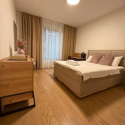 Alquiler a largo plazo de un apartamento de 2 habitaciones, 62 m², Belgrado, Serbia