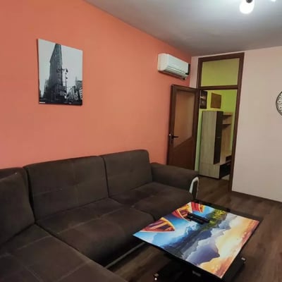 Alquiler a largo plazo de un apartamento de 3 habitaciones en Troshevo, Varna, Bulgaria