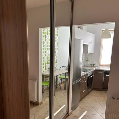 Alquiler a largo plazo de un apartamento de 2 habitaciones, 48 m², en Stare Dębniki, Cracovia, Polonia