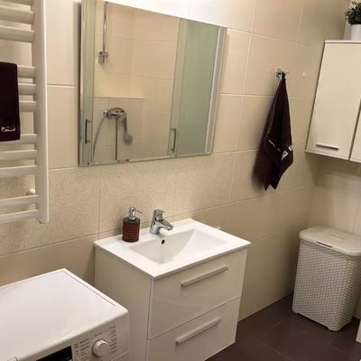 Alquiler a largo plazo de un apartamento de 2 habitaciones, 48 m², en Stare Dębniki, Cracovia, Polonia