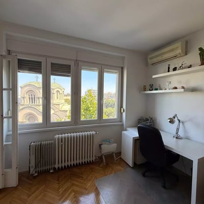 Alquiler a largo plazo de un apartamento de 2 habitaciones, 60 m², en el centro de la ciudad, Belgrado, Serbia