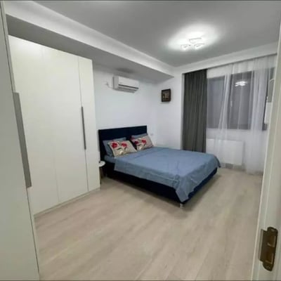 Alquiler a largo plazo de un apartamento de 3 habitaciones, 70 m², en Constanza, Rumanía