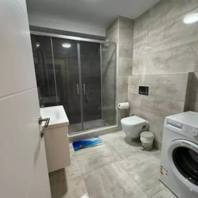 Alquiler a largo plazo de un apartamento de 3 habitaciones, 70 m², en Constanza, Rumanía