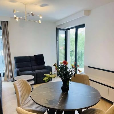 Alquiler a largo plazo de un apartamento de 3 habitaciones, 60 m², en Dębniki – Zakrzówek, Cracovia, Polonia