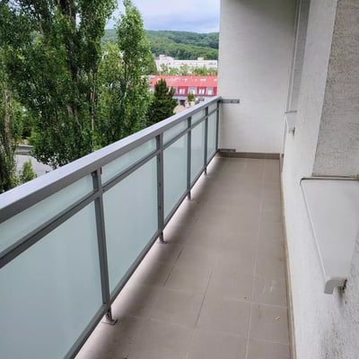 Location longue durée d’un appartement de 3 pièces, 67 m², à Karlova Ves, Bratislava, Slovaquie