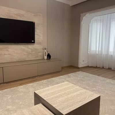 Alquiler a largo plazo de un apartamento de 3 habitaciones, 78 m², Constanza, Rumanía