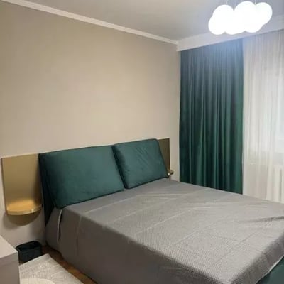 Alquiler a largo plazo de un apartamento de 3 habitaciones, 78 m², Constanza, Rumanía