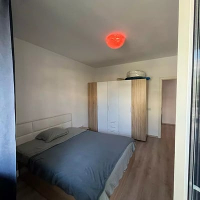 Alquiler a largo plazo de un apartamento de 2 habitaciones, 72 m², en Tomis Plus, Constanza, Rumanía
