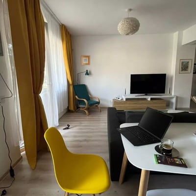 Alquiler a largo plazo de un apartamento de 2 habitaciones, 72 m², en Tomis Plus, Constanza, Rumanía