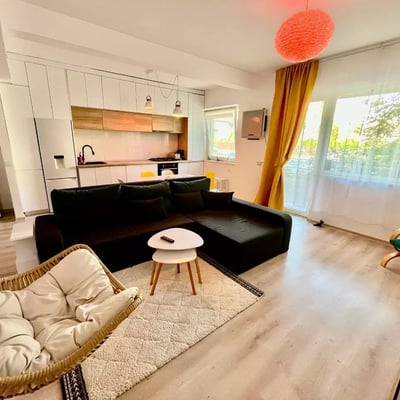 Alquiler a largo plazo de un apartamento de 2 habitaciones, 72 m², en Tomis Plus, Constanza, Rumanía