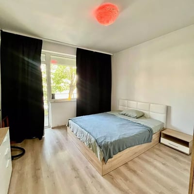 Alquiler a largo plazo de un apartamento de 2 habitaciones, 72 m², en Tomis Plus, Constanza, Rumanía