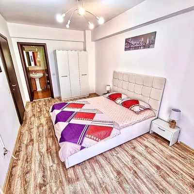 Location longue durée d’un appartement de 2 pièces, 75 m², à Mamaia, Constanța, Roumanie