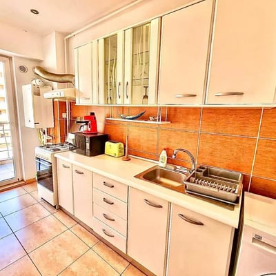 Location longue durée d’un appartement de 2 pièces, 75 m², à Mamaia, Constanța, Roumanie