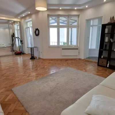 Alquiler a largo plazo de un apartamento de 4 habitaciones, 103 m², en Belgrado, Serbia