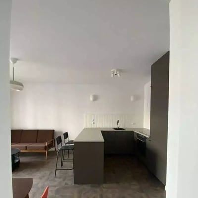 Alquiler a largo plazo de un apartamento de 3 habitaciones, 53 m², en Podgórze, Cracovia, Polonia