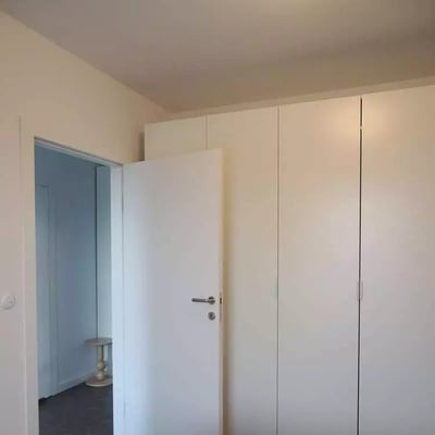 Alquiler a largo plazo de un apartamento de 3 habitaciones, 53 m², en Podgórze, Cracovia, Polonia