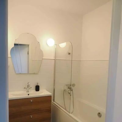 Alquiler a largo plazo de un apartamento de 3 habitaciones, 53 m², en Podgórze, Cracovia, Polonia