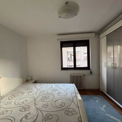Alquiler a largo plazo de un apartamento de 3 habitaciones, 79 m², en Belgrado, Serbia