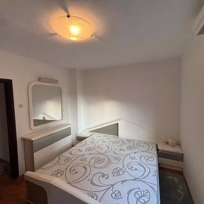 Alquiler a largo plazo de un apartamento de 3 habitaciones, 79 m², en Belgrado, Serbia