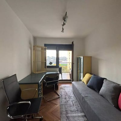 Alquiler a largo plazo de un apartamento de 3 habitaciones, 79 m², en Belgrado, Serbia