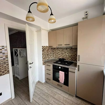Location longue durée d’un appartement de 3 pièces, 85 m², Constanța, Roumanie