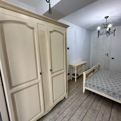 Location longue durée d’un appartement de 3 pièces, 85 m², Constanța, Roumanie