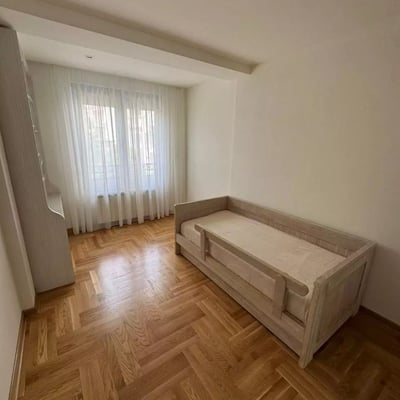 Long-term rental of a new 4-room apartment, 95 m², Belgrade, Serbia