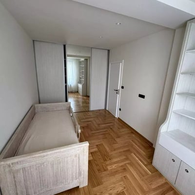 Long-term rental of a new 4-room apartment, 95 m², Belgrade, Serbia