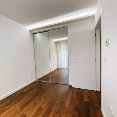Alquiler a largo plazo de un piso de 3 habitaciones, 68 m², Vračar, Belgrado, Serbia